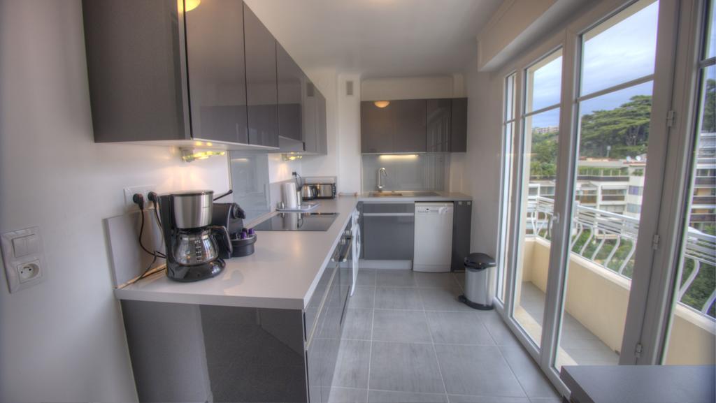 Beau 2 Pieces 3 Etoiles Vue Mer Garage Prive 150M Plages Wifi Канни Номер фото